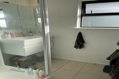Photo of property in 67 Totara Road, Te Atatu Peninsula, Auckland, 0610
