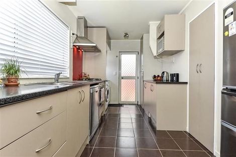 Photo of property in 2/10 Rewa Street, New Lynn, Auckland, 0600