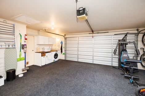 Photo of property in 17 Daniel Place, Kelvin Grove, Palmerston North, 4414