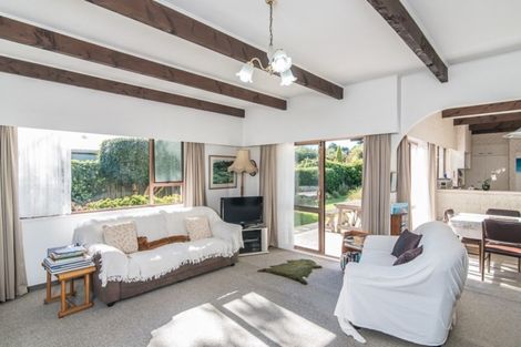 Photo of property in 211 Te Moana Road, Waikanae, 5036