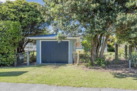 Photo of property in 18 The Avenue, Otaki Beach, Otaki, 5512