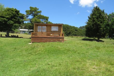 Photo of property in 18 Omarae Road, Pahi, Paparoa, 0571