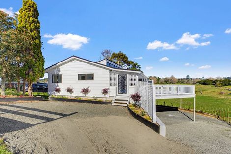 Photo of property in 16 Kaiwaka-mangawhai Road, Kaiwaka, 0975