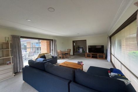Photo of property in 218 Memorial Avenue, Burnside, Christchurch, 8053