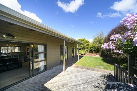 Photo of property in 24 Heathcote Place, Fitzherbert, Palmerston North, 4410
