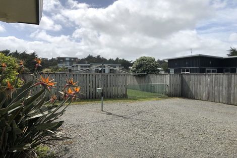 Photo of property in 44 Kent Avenue, Waitarere Beach, Levin, 5510