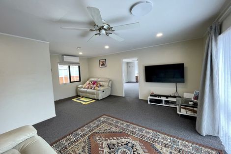 Photo of property in 5 Avonleigh Road, Green Bay, Auckland, 0604