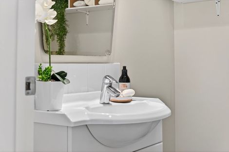 Photo of property in 5/1 Hillcrest Avenue, Hillcrest, Auckland, 0627