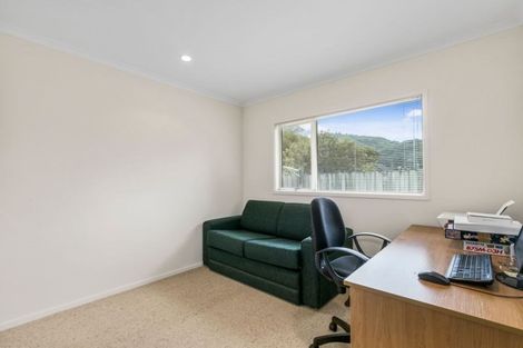 Photo of property in 11 Woodland Mews, Wainuiomata, Lower Hutt, 5014