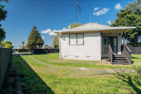 Photo of property in 20 Pukeroa Place, Papakura, 2110