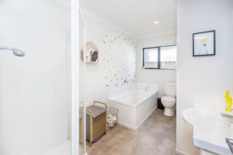 Photo of property in 14 Poppy Watts Grove, Stokes Valley, Lower Hutt, 5019