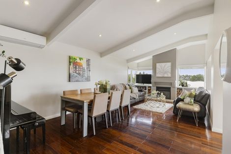 Photo of property in 104 Mellons Bay Road, Mellons Bay, Auckland, 2014