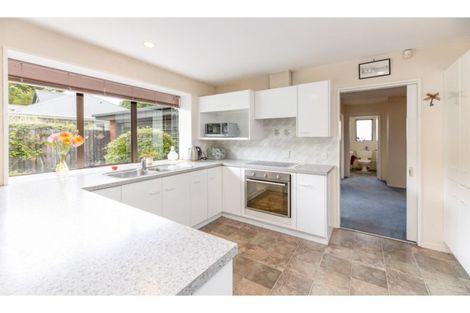 Photo of property in 2/215 Memorial Avenue, Burnside, Christchurch, 8053