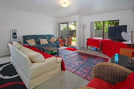 Photo of property in 2/38 Maplesden Drive, Clendon Park, Auckland, 2103