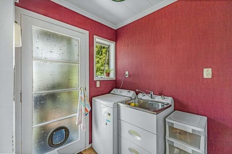 Photo of property in 21 Pararewa Drive, Whalers Gate, New Plymouth, 4310