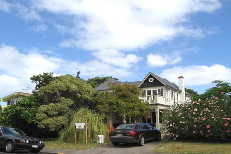 Photo of property in 10 Holiday Road, Milford, Auckland, 0620