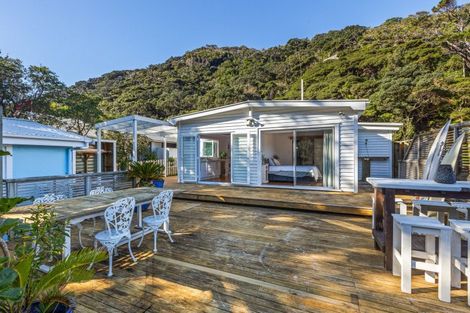 Photo of property in 32 Karekare Road, Karekare, New Lynn, 0772