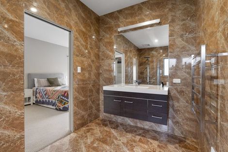 Photo of property in 12 Veale Road, Frankleigh Park, New Plymouth, 4310