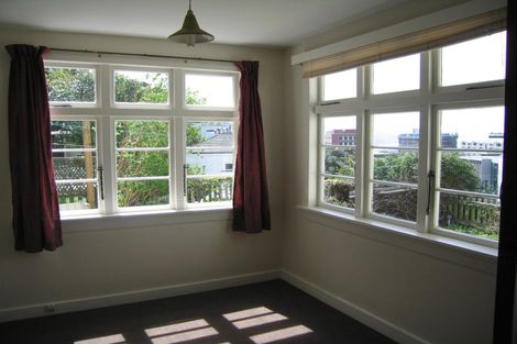 Photo of property in 90 Kelburn Parade, Kelburn, Wellington, 6012