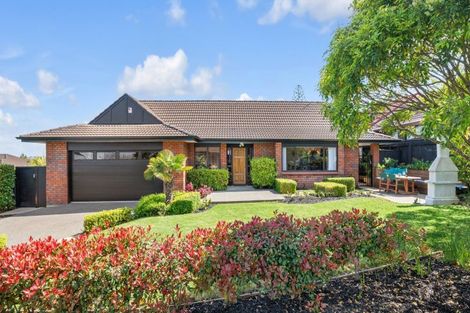 Photo of property in 6 Citation Way, Botany Downs, Auckland, 2010