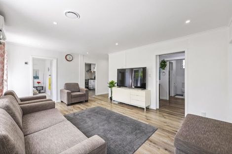 Photo of property in 2/176 Henderson Valley Road, Henderson, Auckland, 0612