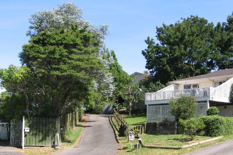 Photo of property in 2/21 Tahu Crescent, Sunnynook, Auckland, 0620