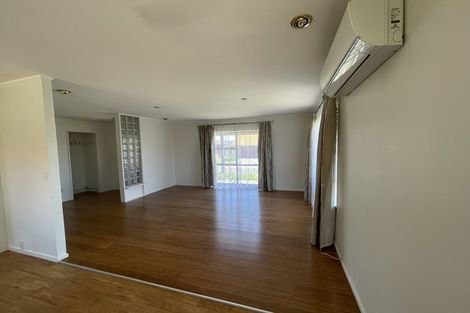 Photo of property in 12 Bosnyak Drive, Te Atatu South, Auckland, 0610