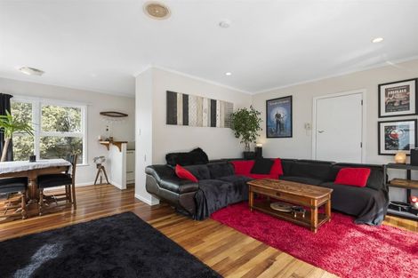 Photo of property in 1/982 East Coast Road, Northcross, Auckland, 0632