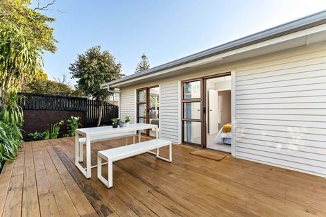 Photo of property in 4 Kelston Street, New Lynn, Auckland, 0600