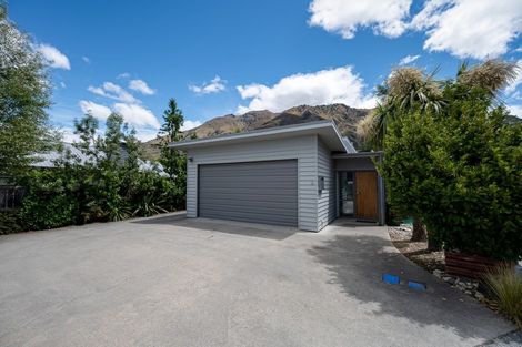 Photo of property in 8a Maple Court, Arthurs Point, Queenstown, 9371