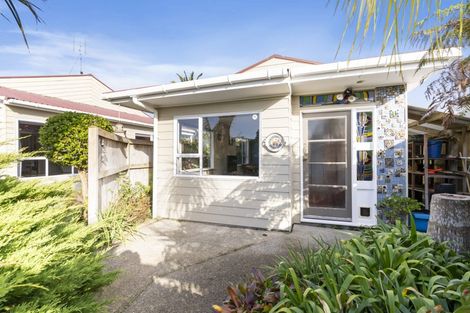 Photo of property in 6 Lillian Place, Orewa, 0931