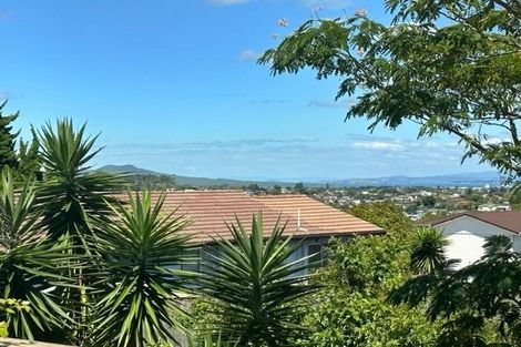 Photo of property in 2/20 Athena Drive, Totara Vale, Auckland, 0629