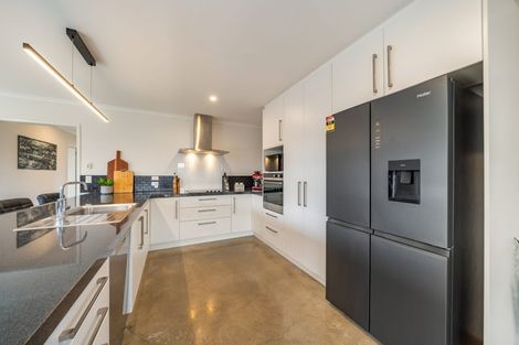 Photo of property in 14 Passchendaele Grove, Trentham, Upper Hutt, 5018