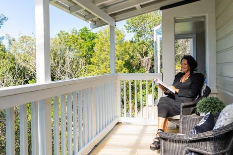 Photo of property in 10a Waterview Road, Stanley Point, Auckland, 0624