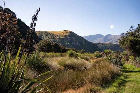 Photo of property in 16 Emerald Bluffs Lane, Glendhu Bay, Wanaka, 9382