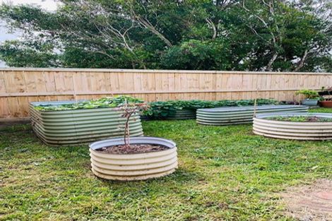 Photo of property in 2/72 Aeroview Drive, Beach Haven, Auckland, 0626