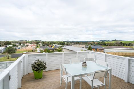 Photo of property in 15 Weka Street, Mangawhai, 0505