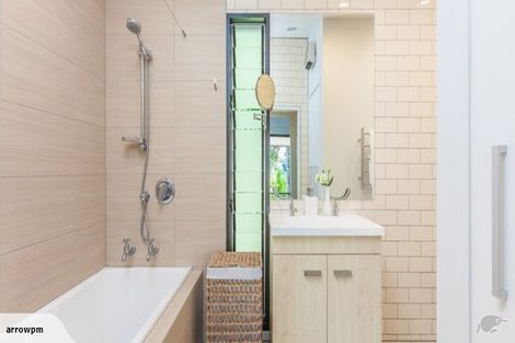 Photo of property in 3 Onewa Road, Northcote, Auckland, 0627