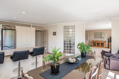 Photo of property in 124 Realm Drive, Paraparaumu, 5032