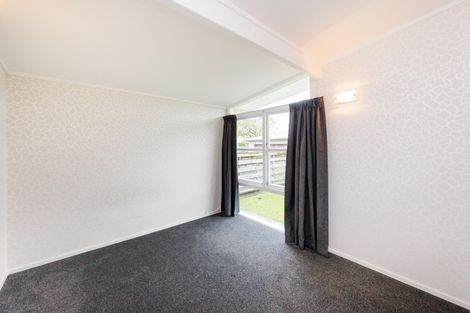 Photo of property in 17 Wikiriwhi Crescent, Awapuni, Palmerston North, 4412