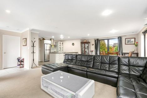 Photo of property in 5 Oakwood Way, Papamoa Beach, Papamoa, 3118