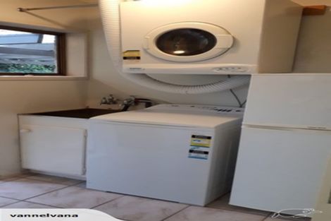 Photo of property in 2/16 Malters Place, Browns Bay, Auckland, 0630