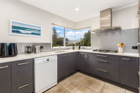 Photo of property in 21 Saunders Close, Whitby, Porirua, 5024