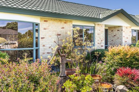 Photo of property in 51 Guildford Drive, Paraparaumu, 5032