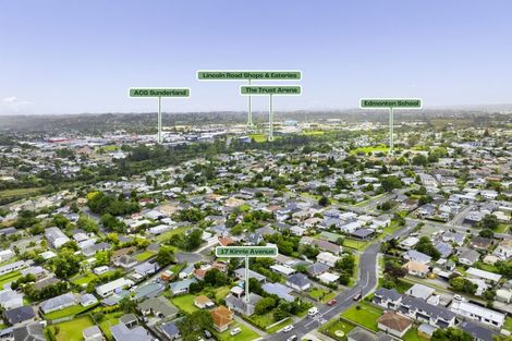Photo of property in 17 Kirrie Avenue, Te Atatu South, Auckland, 0610