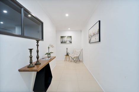 Photo of property in 12 San Casello Rise, Henderson, Auckland, 0612