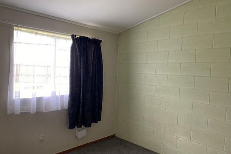 Photo of property in 2 Vera Road, Te Atatu South, Auckland, 0610