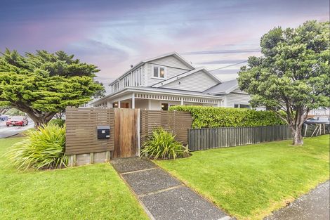 Photo of property in 11 Mantell Street, Seatoun, Wellington, 6022