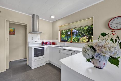 Photo of property in 14 Spencer Place, Merrilands, New Plymouth, 4312