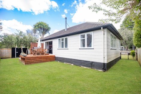 Photo of property in 1 Moule Place, Fairfield, Hamilton, 3214